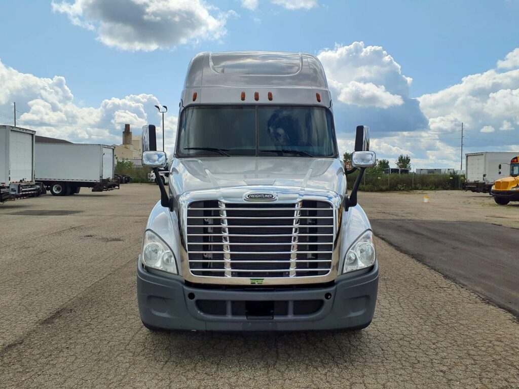 Freightliner Cascadia Sleeper Semi Truck Condo Sleeper