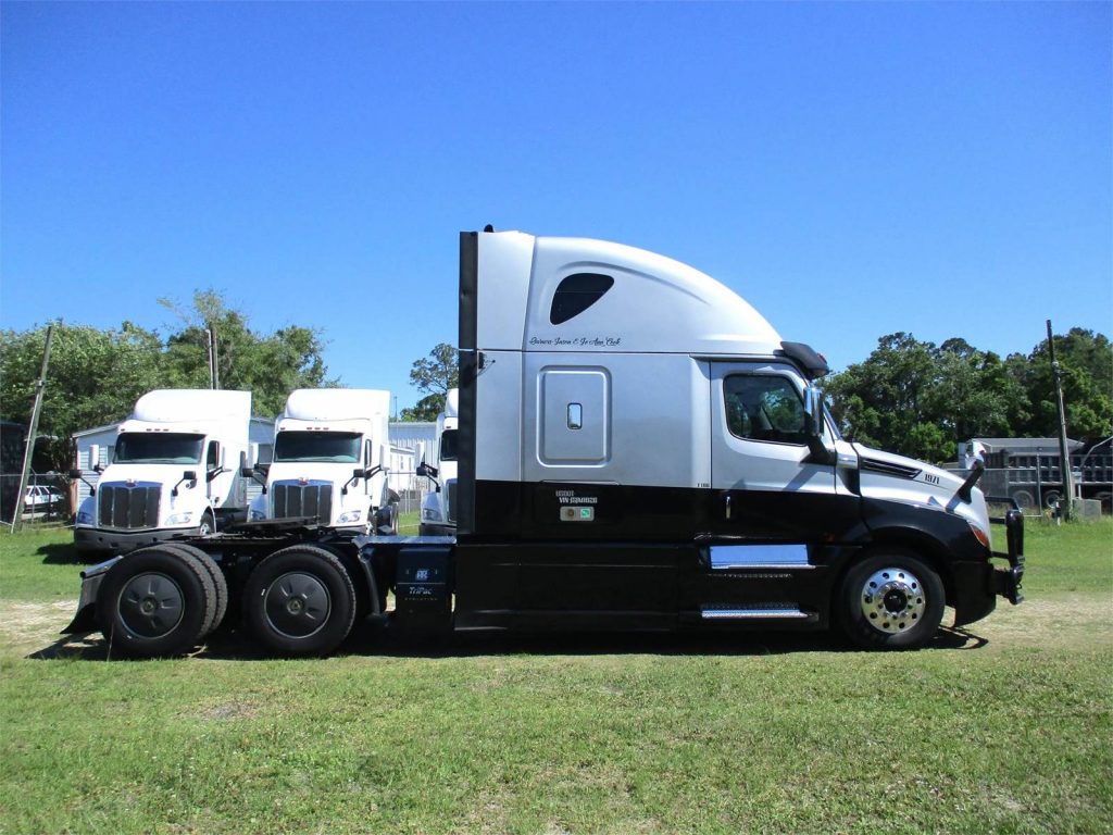 2018 Freightliner Cascadia 126