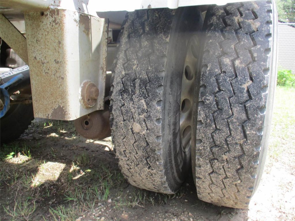 2011 Vantage 1000 CUBIC FT