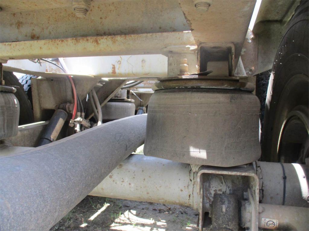 2011 Vantage 1000 CUBIC FT