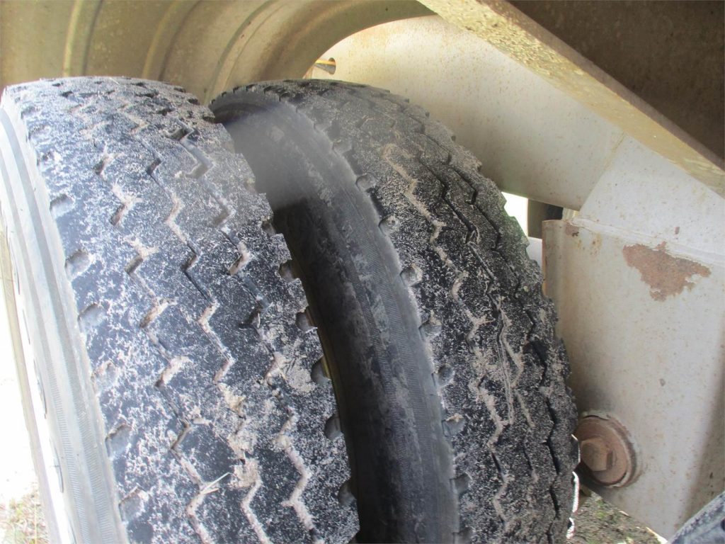 2011 Vantage 1000 CUBIC FT