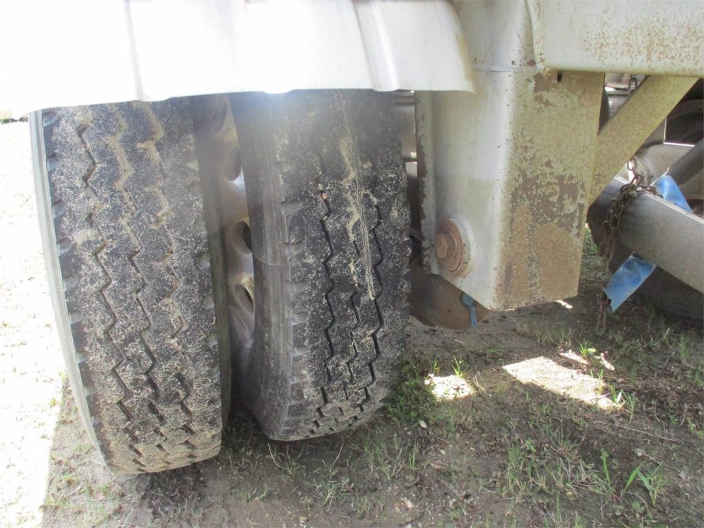 2011 Vantage 1000 CUBIC FT