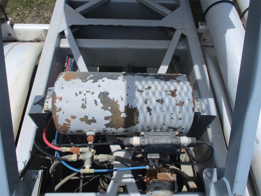 2011 Vantage 1000 CUBIC FT