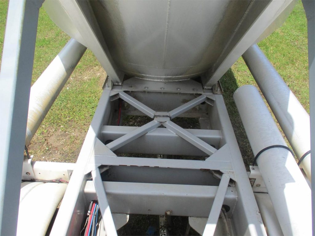 2011 Vantage 1000 CUBIC FT