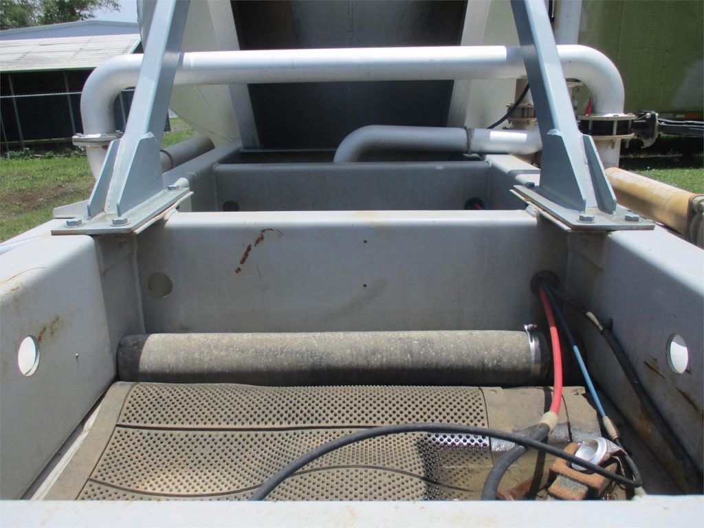 2011 Vantage 1000 CUBIC FT