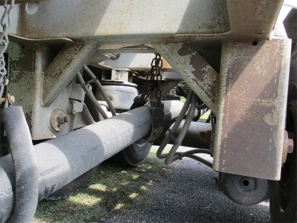 2011 Vantage ALUMINUM 1000 CUBIC FT PNEUMATIC TANKER