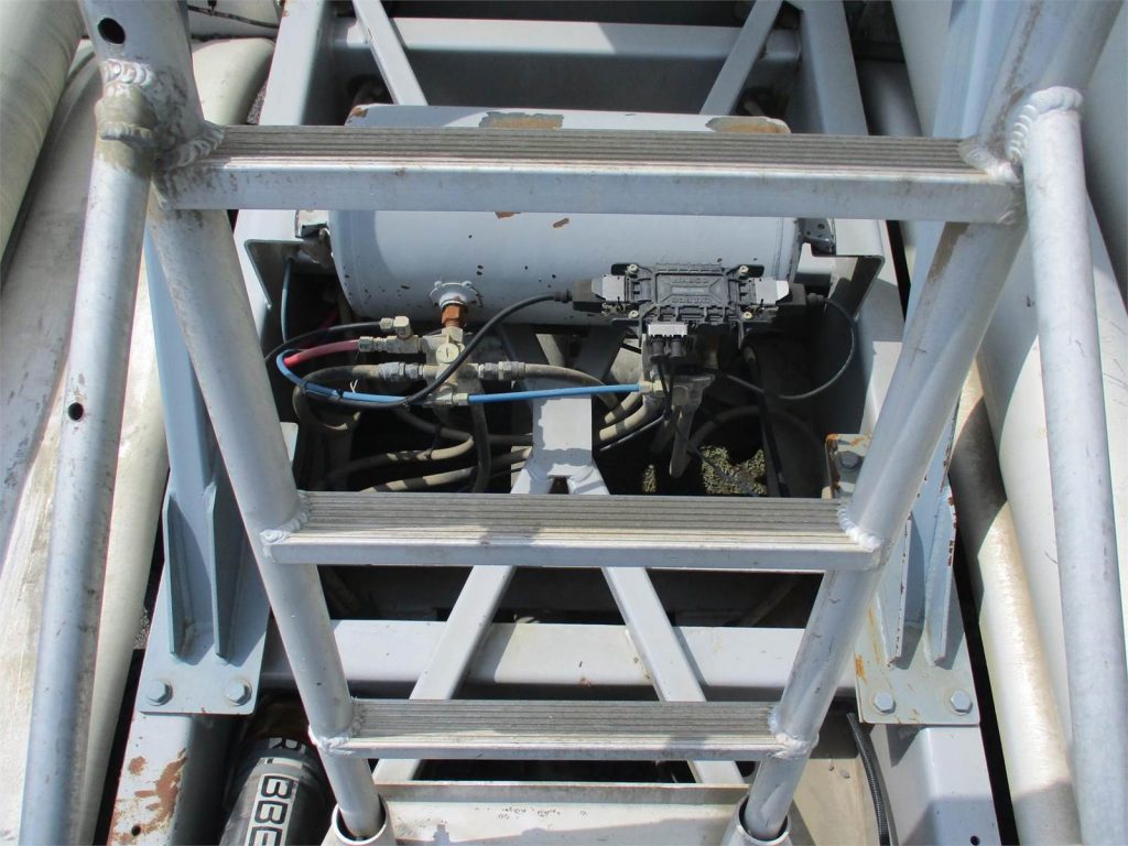 2011 Vantage ALUMINUM 1000 CUBIC FT PNEUMATIC TANKER