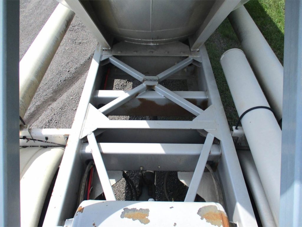 2011 Vantage ALUMINUM 1000 CUBIC FT PNEUMATIC TANKER