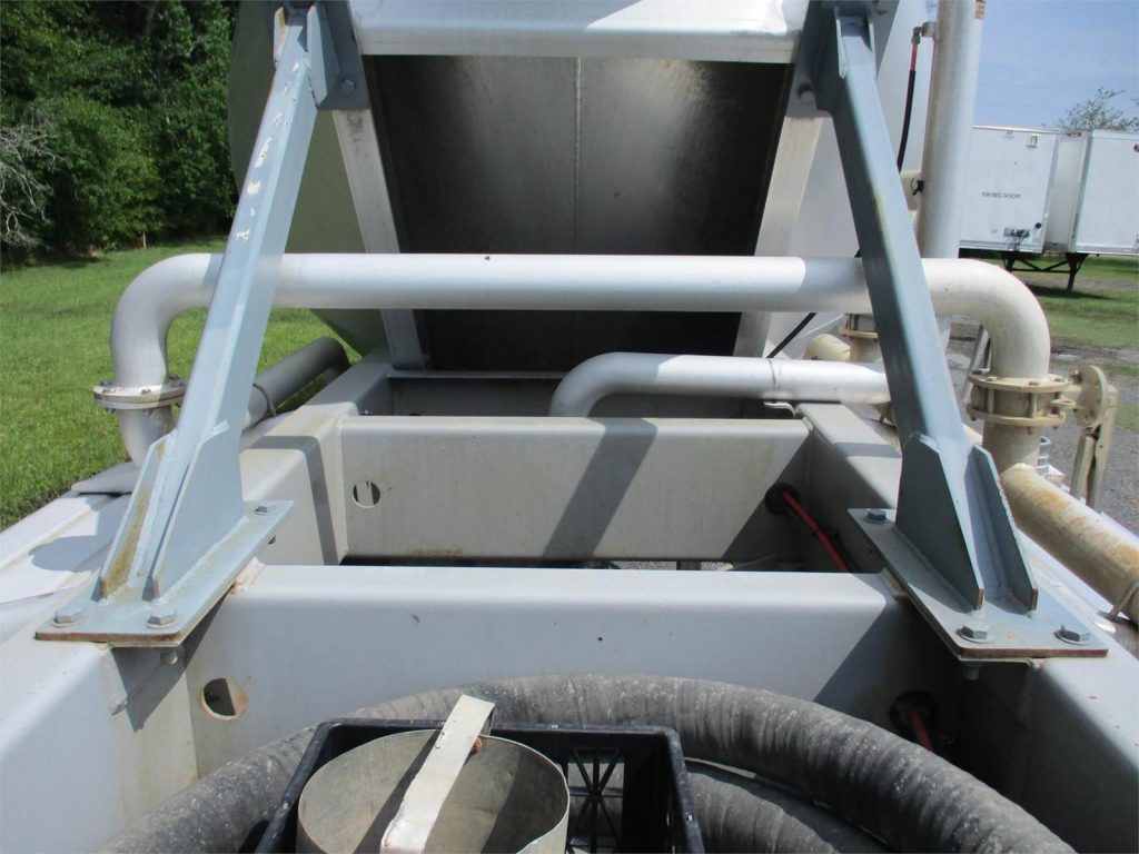 2011 Vantage ALUMINUM 1000 CUBIC FT PNEUMATIC TANKER