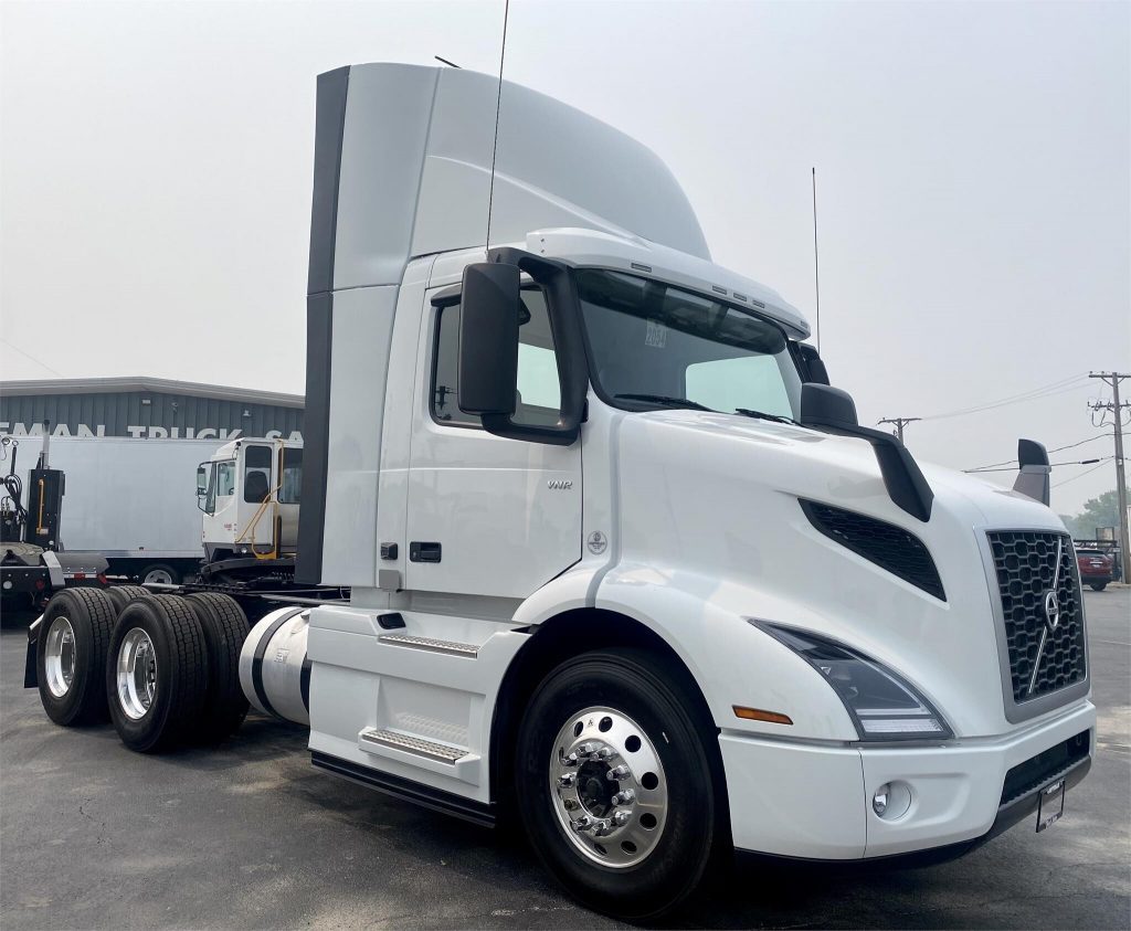 2024 Volvo VNR64T300