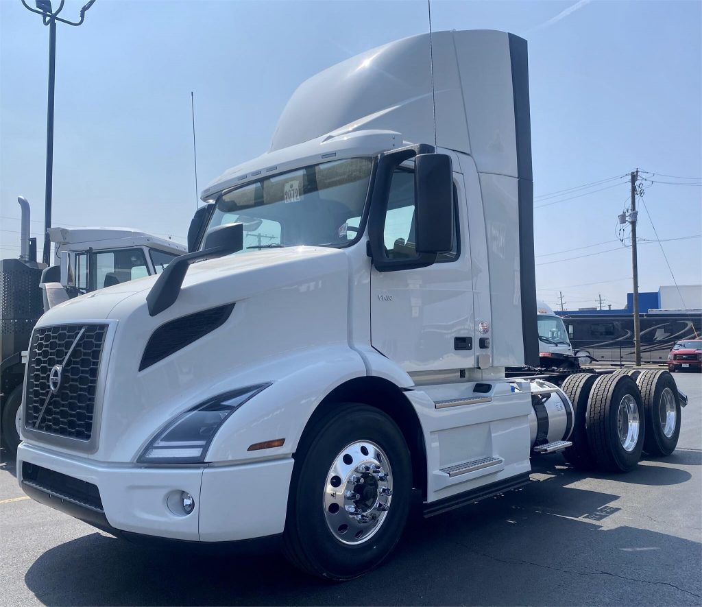 2024 Volvo VNR64T300