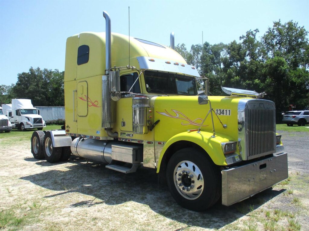 1999 Freightliner FLD132 Classic XL