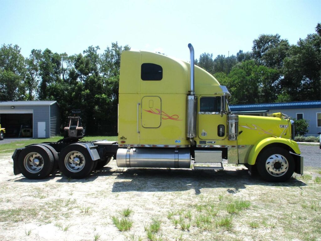 1999 Freightliner FLD132 Classic XL