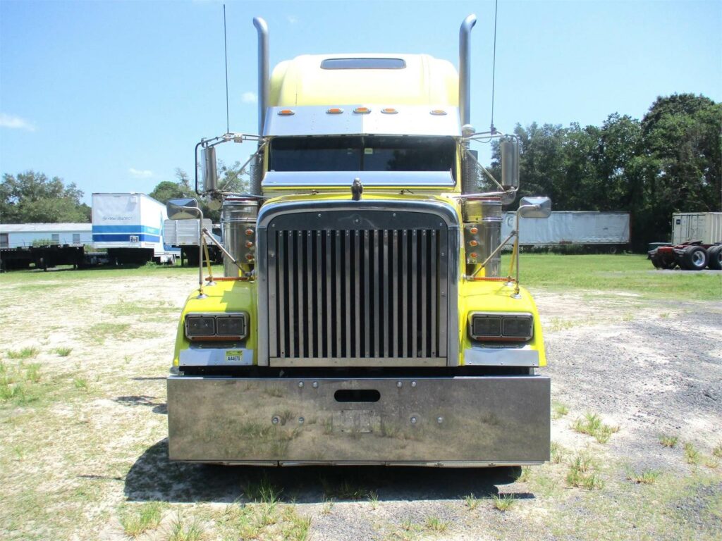 1999 Freightliner FLD132 Classic XL