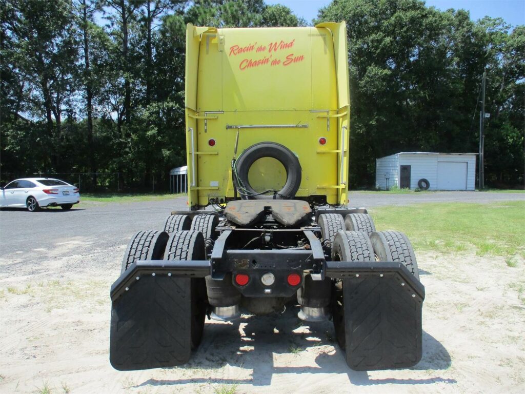 1999 Freightliner FLD132 Classic XL