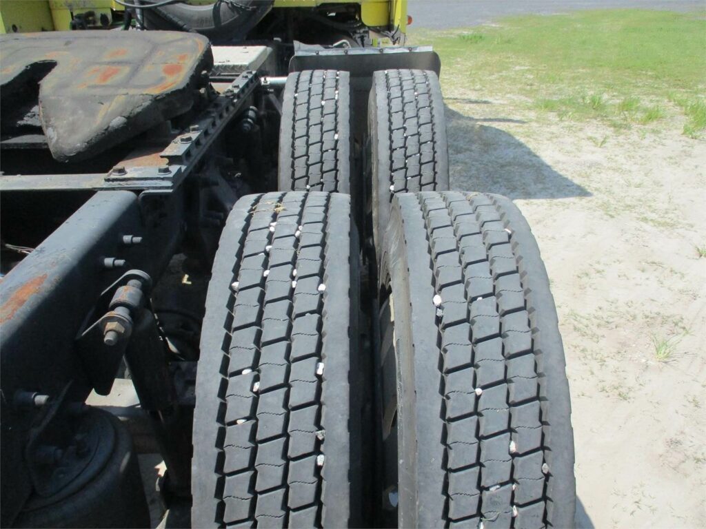 1999 Freightliner FLD132 Classic XL