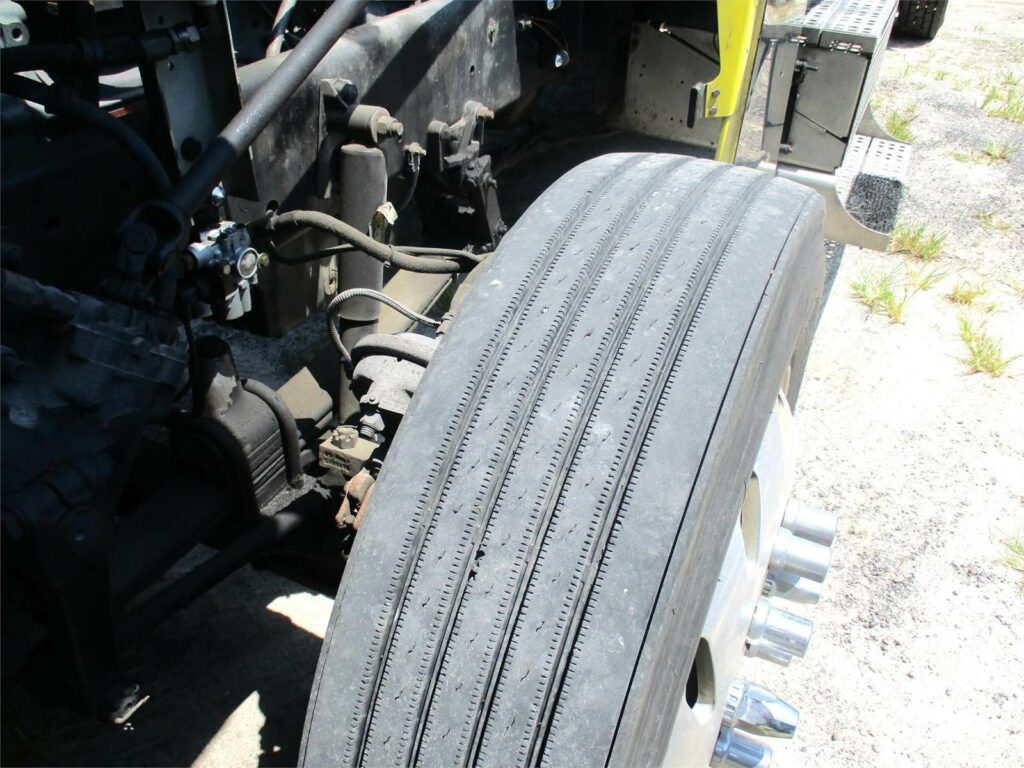 1999 Freightliner FLD132 Classic XL