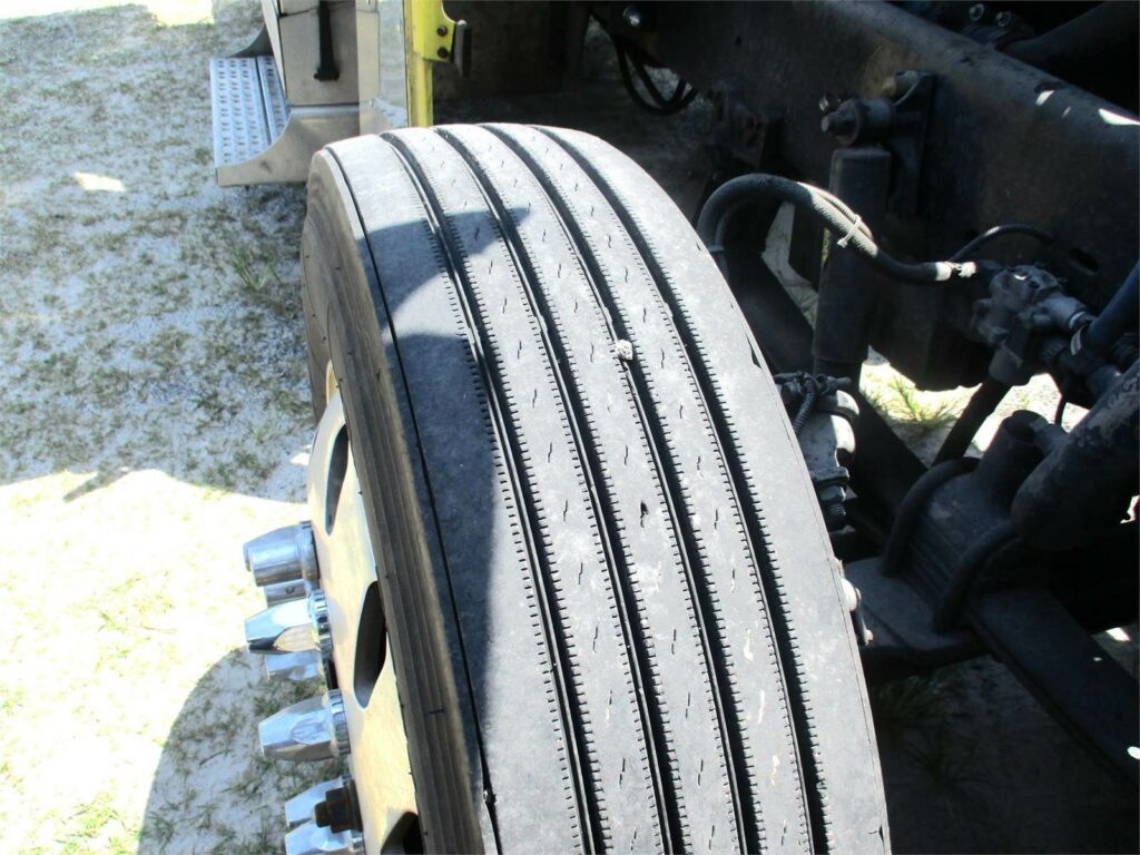 1999 Freightliner FLD132 Classic XL