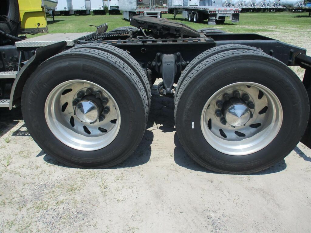 1999 Freightliner FLD132 Classic XL