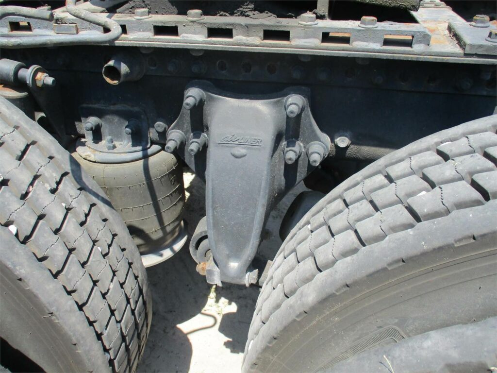 1999 Freightliner FLD132 Classic XL