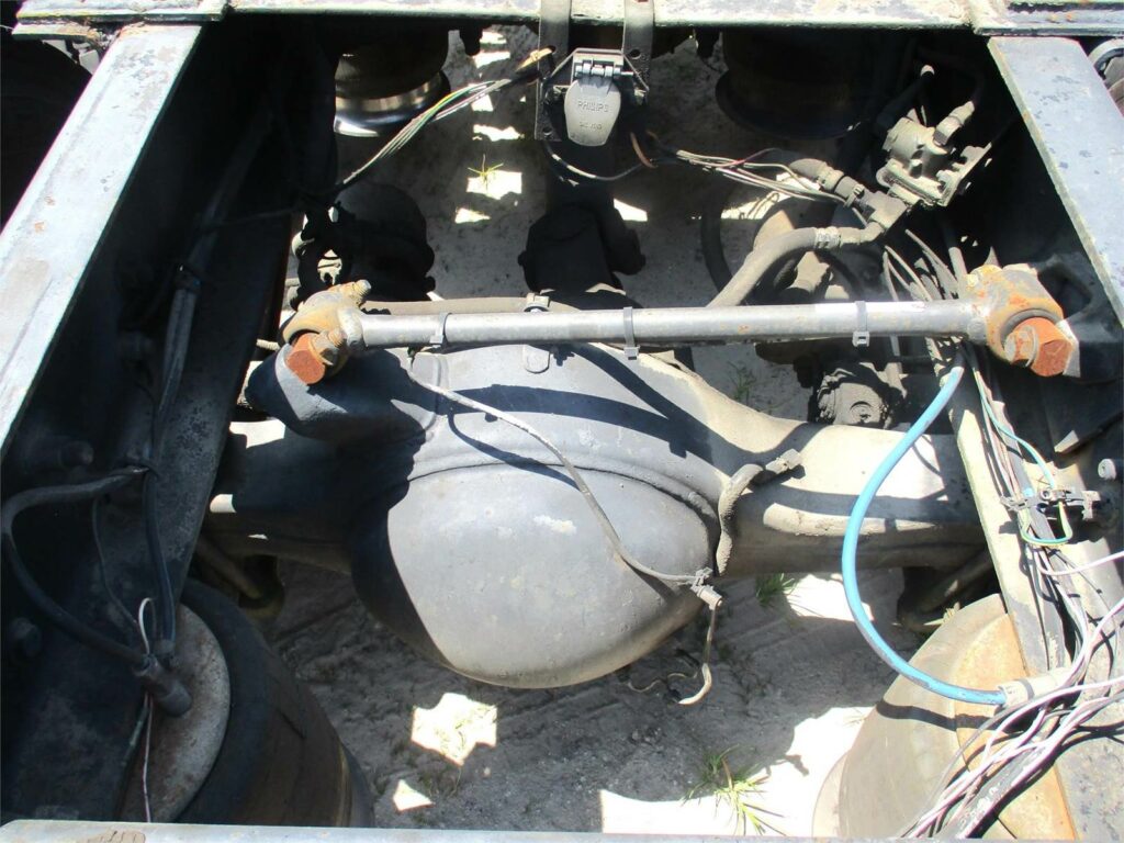 1999 Freightliner FLD132 Classic XL