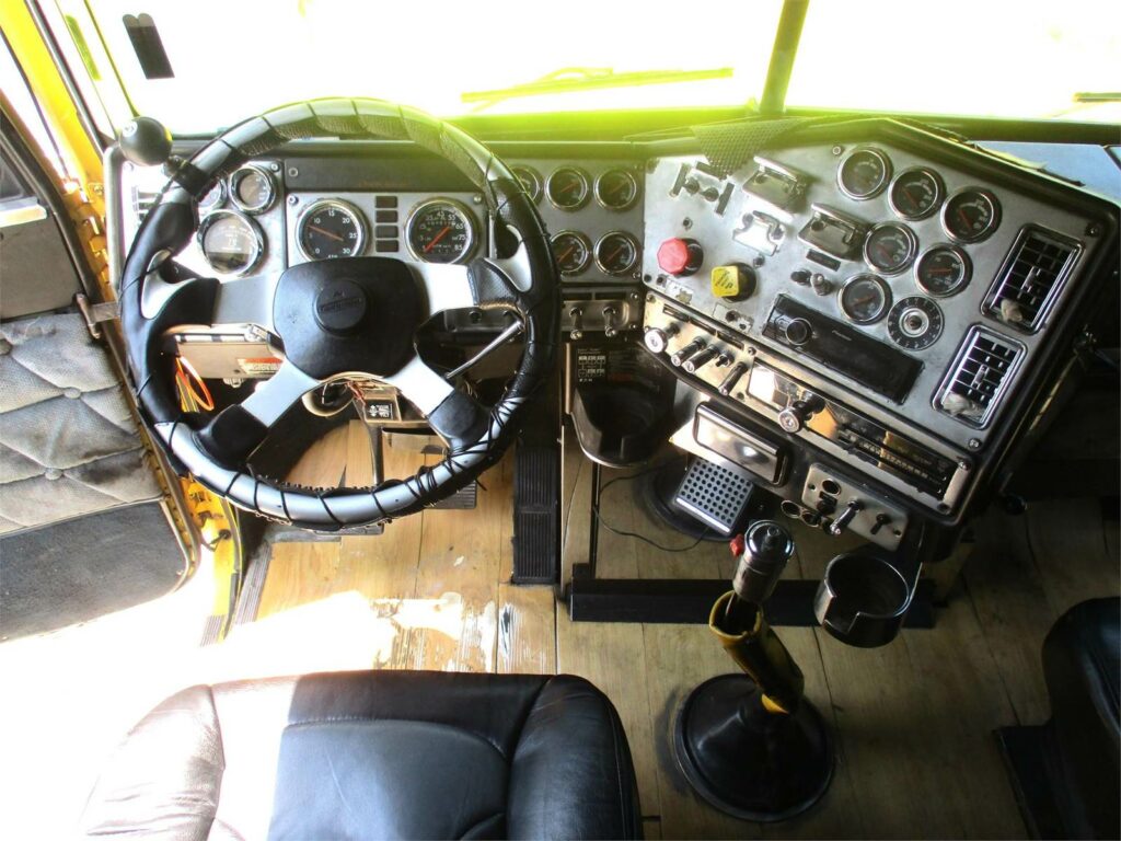 1999 Freightliner FLD132 Classic XL