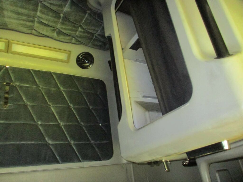 1999 Freightliner FLD132 Classic XL