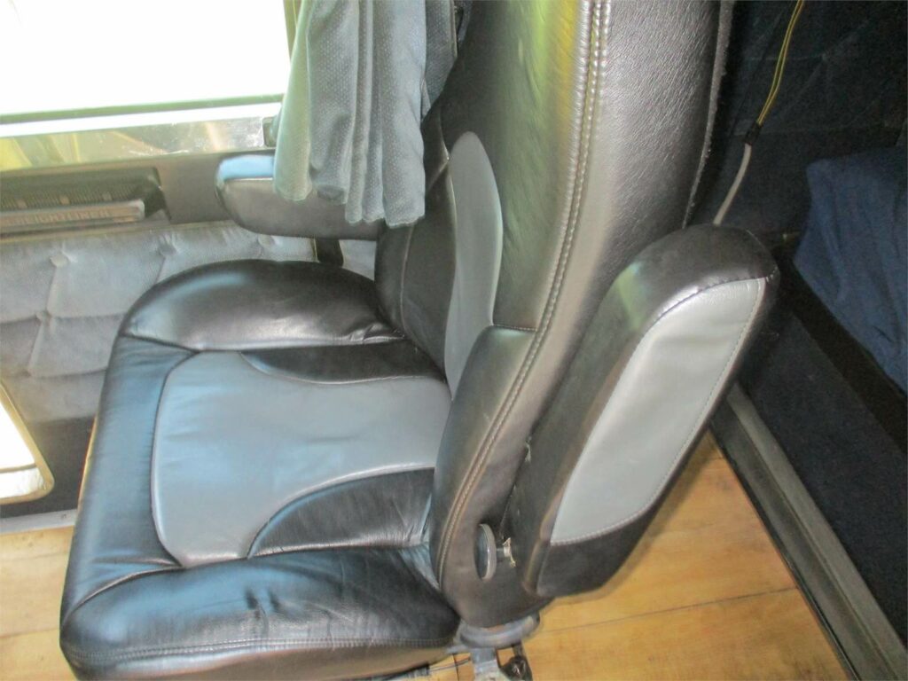 1999 Freightliner FLD132 Classic XL