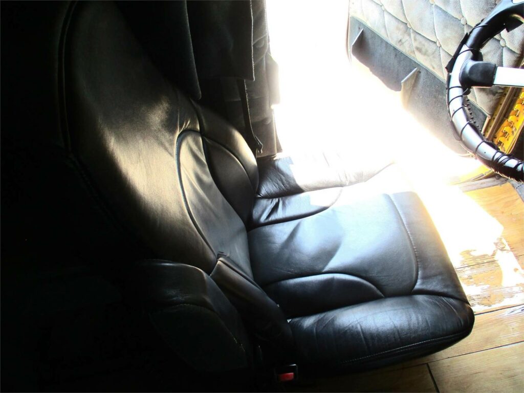 1999 Freightliner FLD132 Classic XL