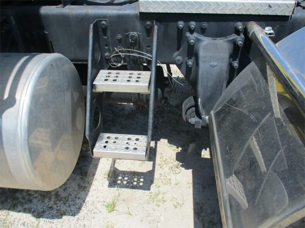 1999 Freightliner FLD132 Classic XL