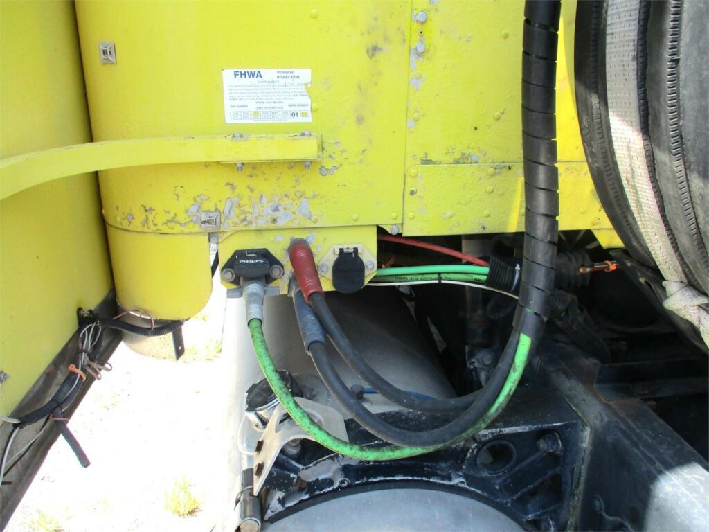 1999 Freightliner FLD132 Classic XL