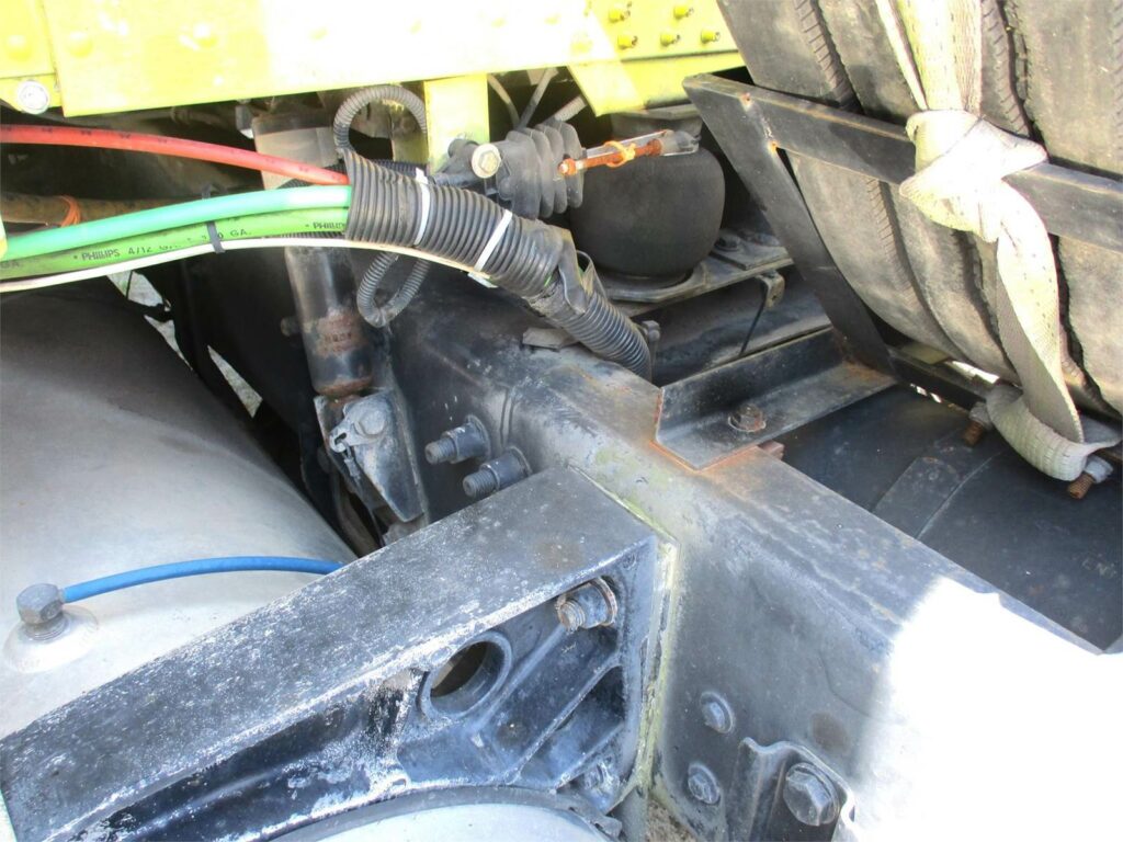 1999 Freightliner FLD132 Classic XL