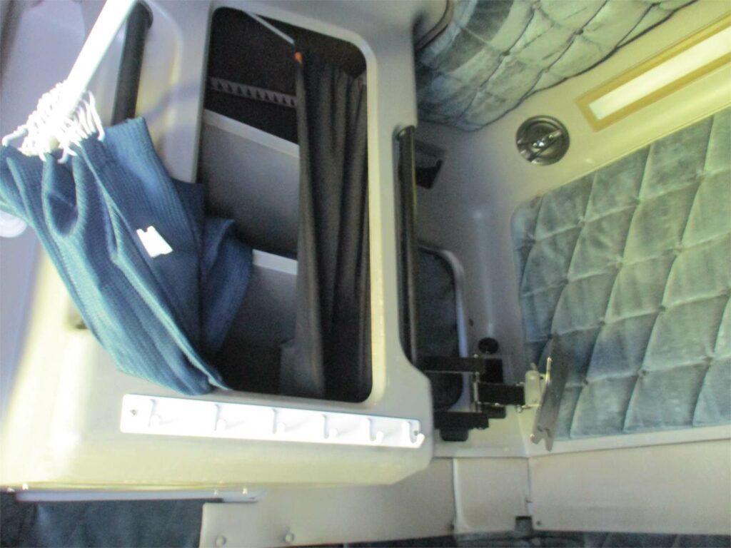 1999 Freightliner FLD132 Classic XL