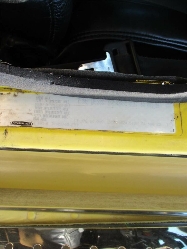 1999 Freightliner FLD132 Classic XL