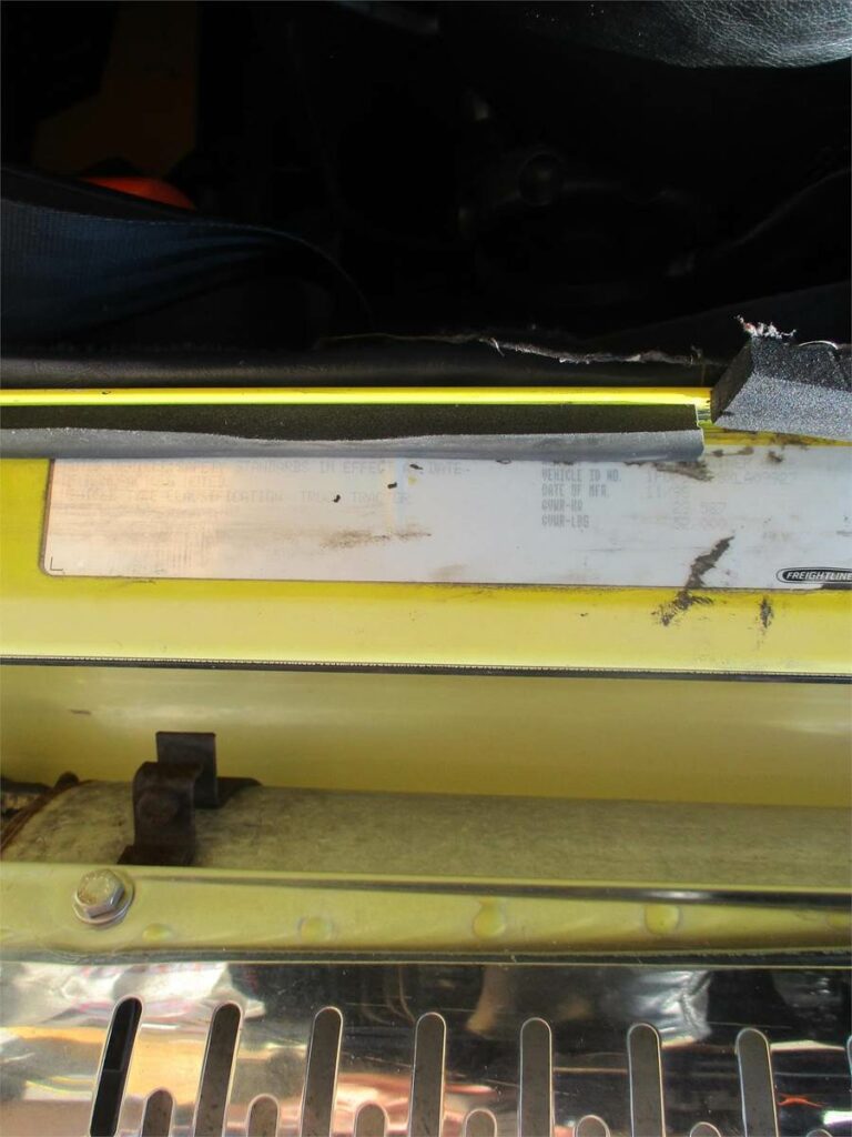 1999 Freightliner FLD132 Classic XL