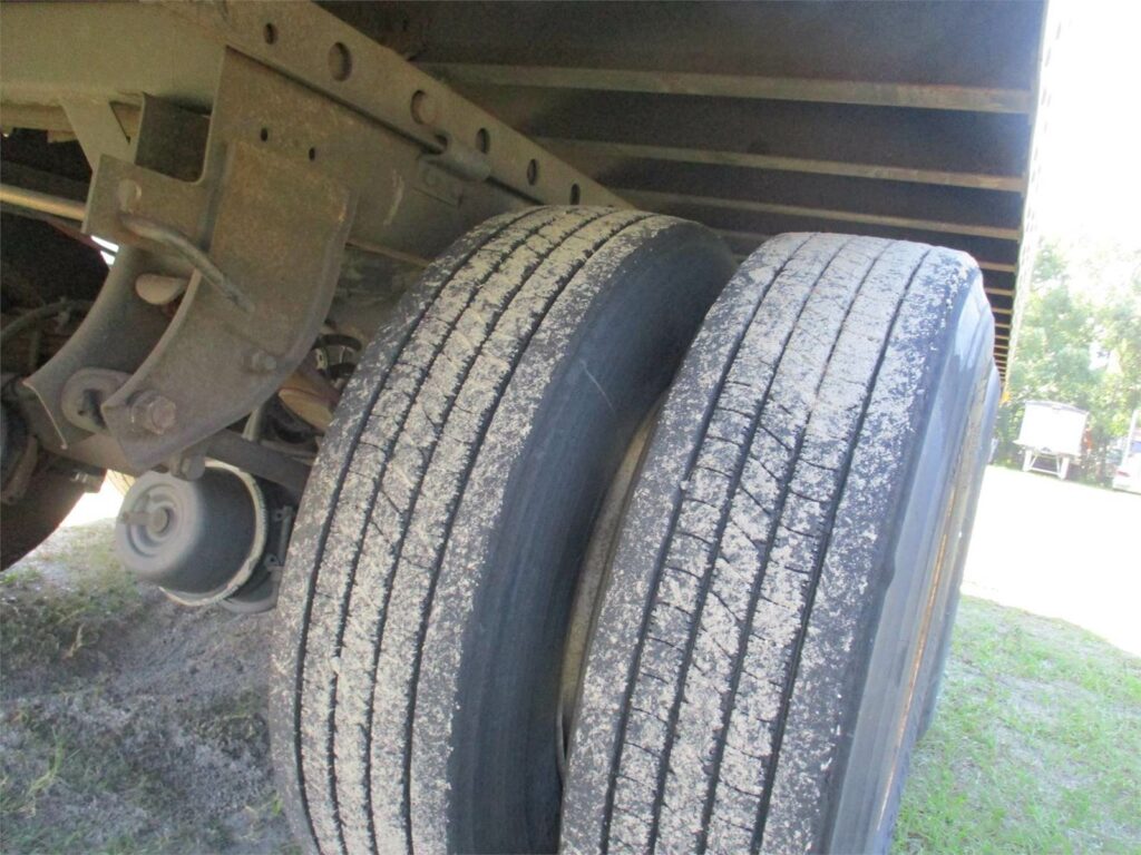 2006 Great Dane 53X102 ROLL UP DOOR SPRING RIDE