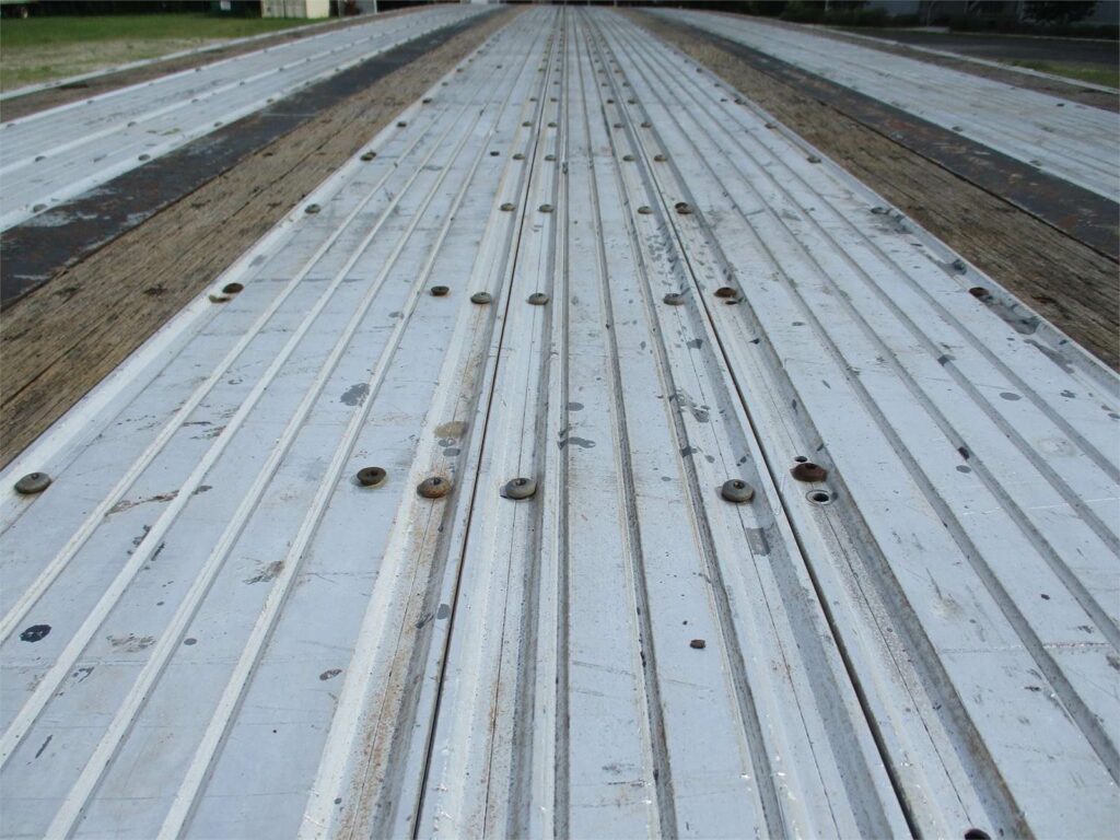 2015 Dorsey 48X102 SPREAD AXLE 2 ALUMINUM TOOL BOXES