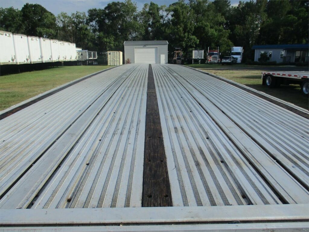 2017 Reitnouer 48X102 ALL ALUMINUM SPREAD AXLE WITH 1 TOOL BOX