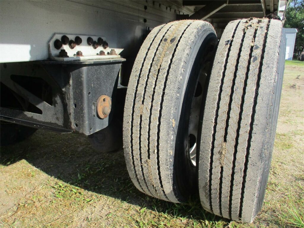 2017 Reitnouer 48X102 ALL ALUMINUM SPREAD AXLE WITH 1 TOOL BOX