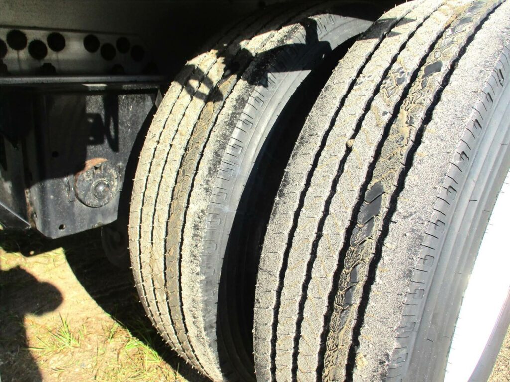 2017 Reitnouer 48X102 ALL ALUMINUM SPREAD AXLE WITH 1 TOOL BOX