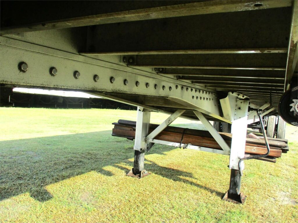 2017 Reitnouer 48X102 ALL ALUMINUM SPREAD AXLE WITH 1 TOOL BOX