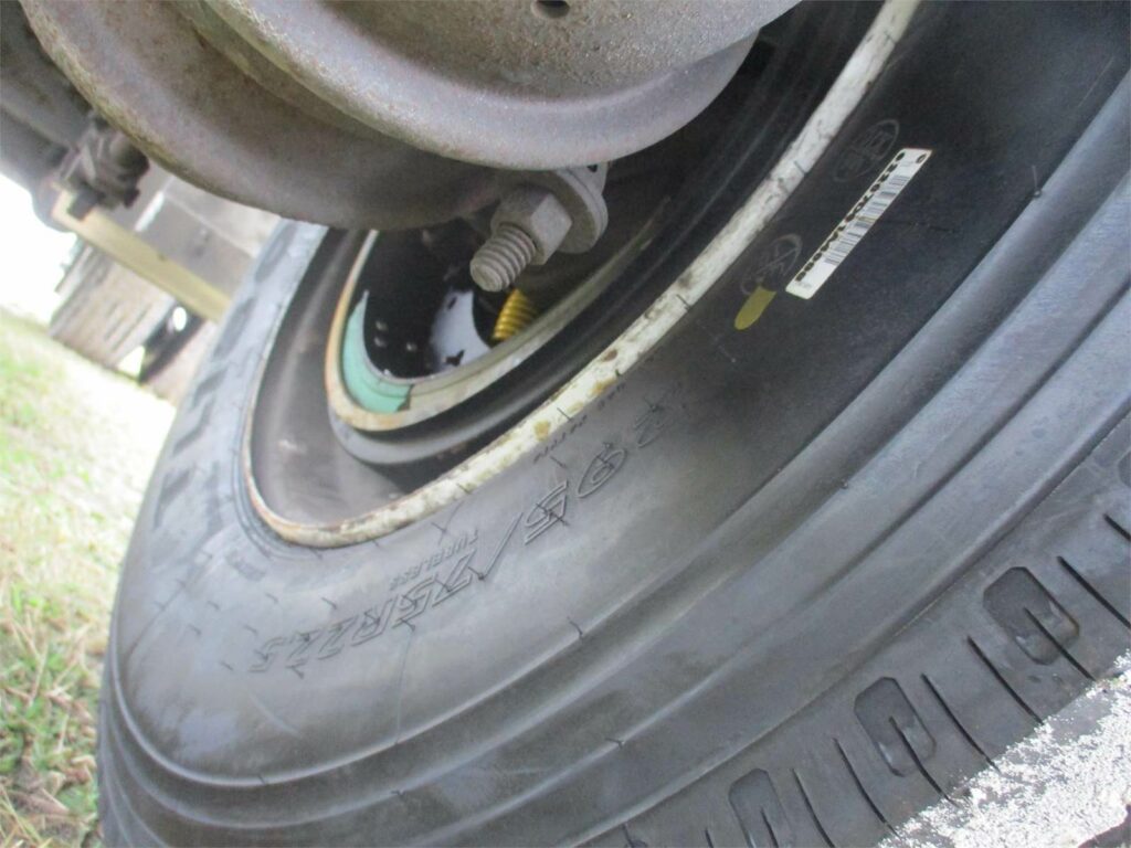 2017 Reitnouer 48X102 ALL ALUMINUM SPREAD AXLE WITH 1 TOOL BOX