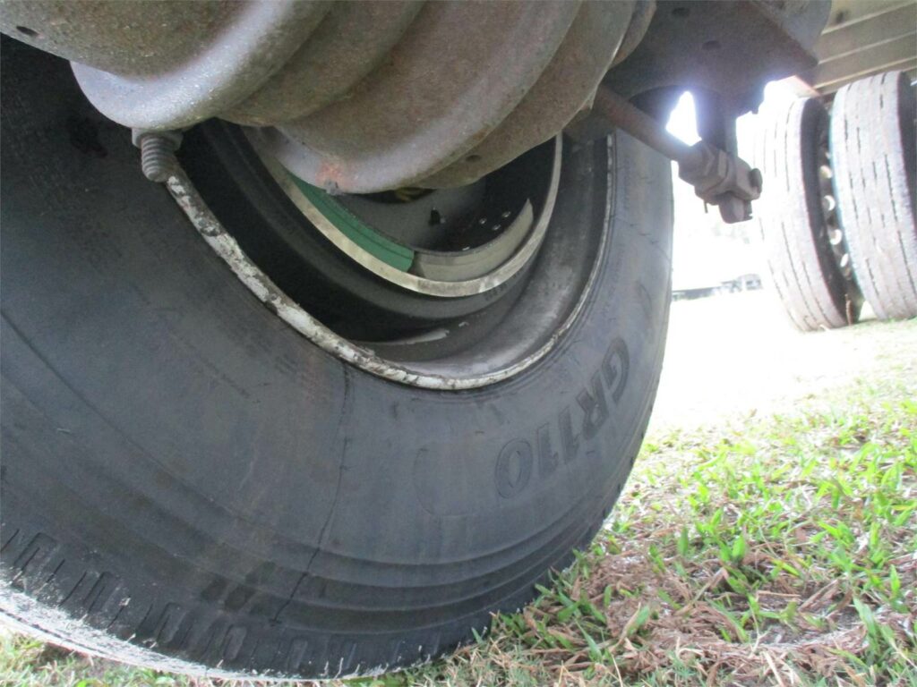 2017 Reitnouer 48X102 ALL ALUMINUM SPREAD AXLE WITH 1 TOOL BOX