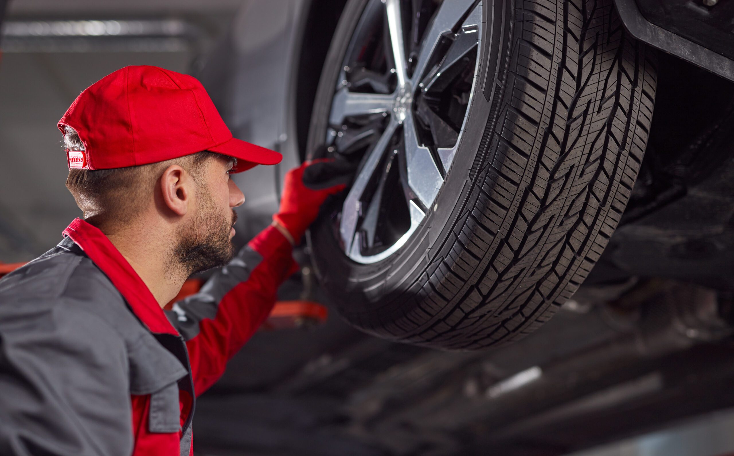 Choosing the Right Semi Truck Tires: A Comprehensive Guide