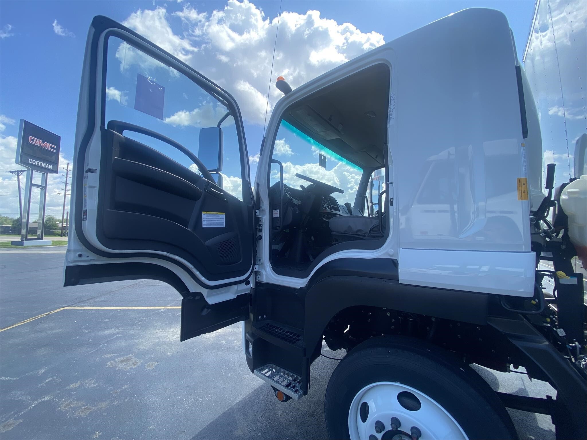2023 Isuzu FTR HandshakeFleet 2023-isuzu-ftr-handshakefleet