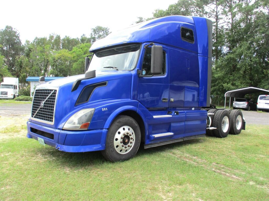 2013 Volvo VNL64T670
