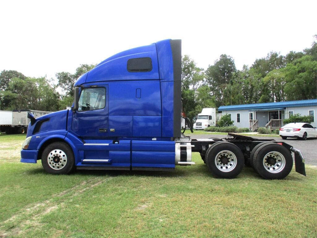 2013 Volvo VNL64T670