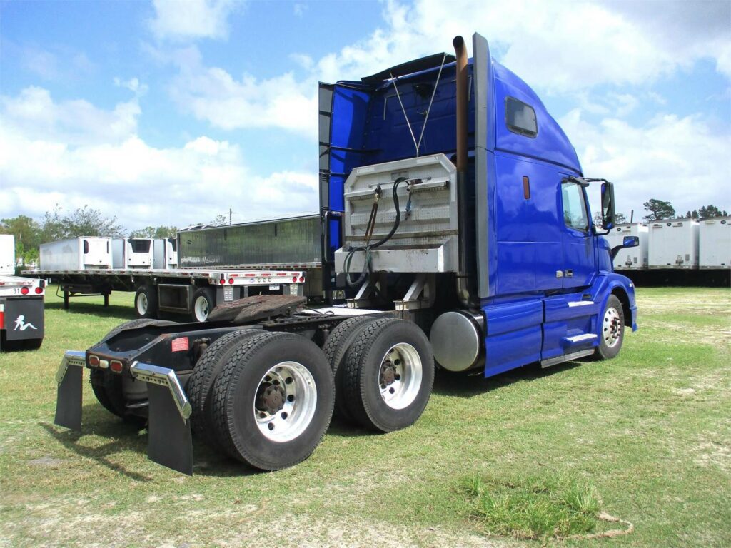 2013 Volvo VNL64T670
