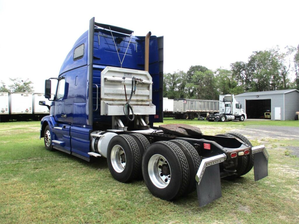 2013 Volvo VNL64T670