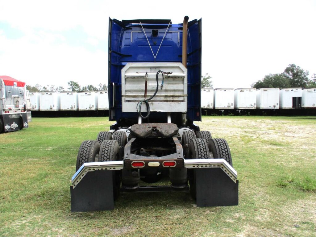 2013 Volvo VNL64T670